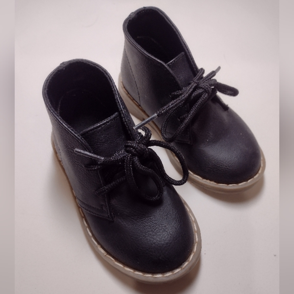 PLACE by Children's Place Boys Black Chukka Boots, size 7, EUC.